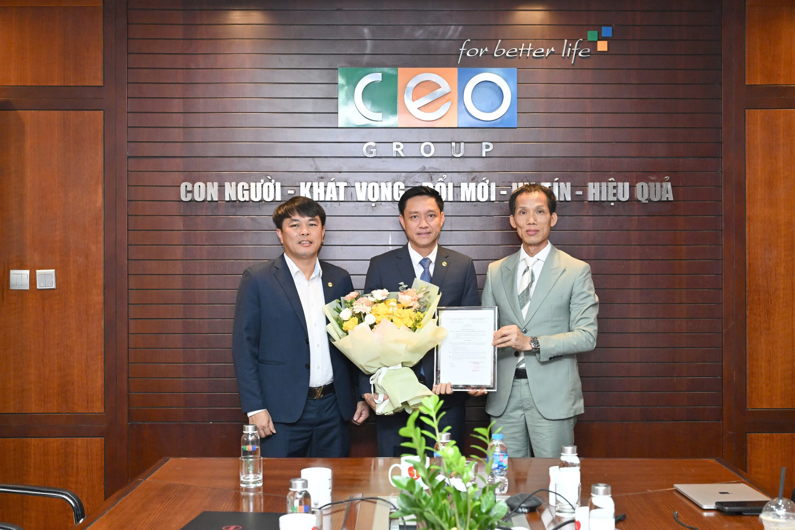 TẬP ĐOÀN CEO BỔ NHIỆM TÂN TỔNG GIÁM ĐỐC CEO VÂN ĐỒN - Tập đoàn CEO